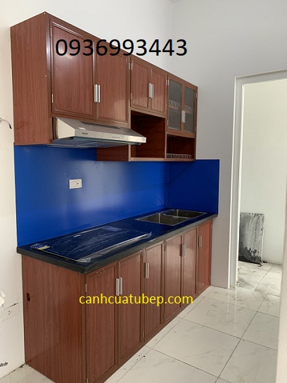 mẫu tủ bếp nhôm vân gỗ mẫu tủ bếp nhôm vân gỗ