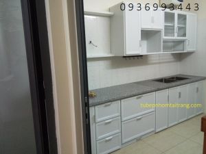 mẫu thi công tủ bếp nhôm kính